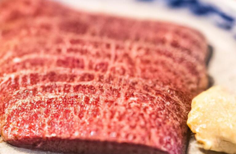 極上の牛タンと銘柄牛、三越前の味わいを堪能しよう